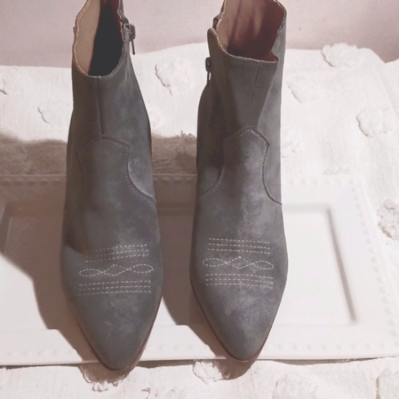 Lucky Brand 🍀Genuine Suede Western Stylee Boot 10  Gray/Blue - Picture 4 of 9